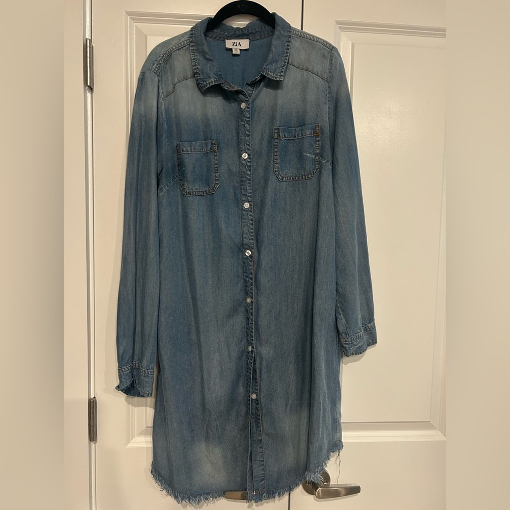NWOT BOUTIQUE Zia Midi Denim Dress with Pockets